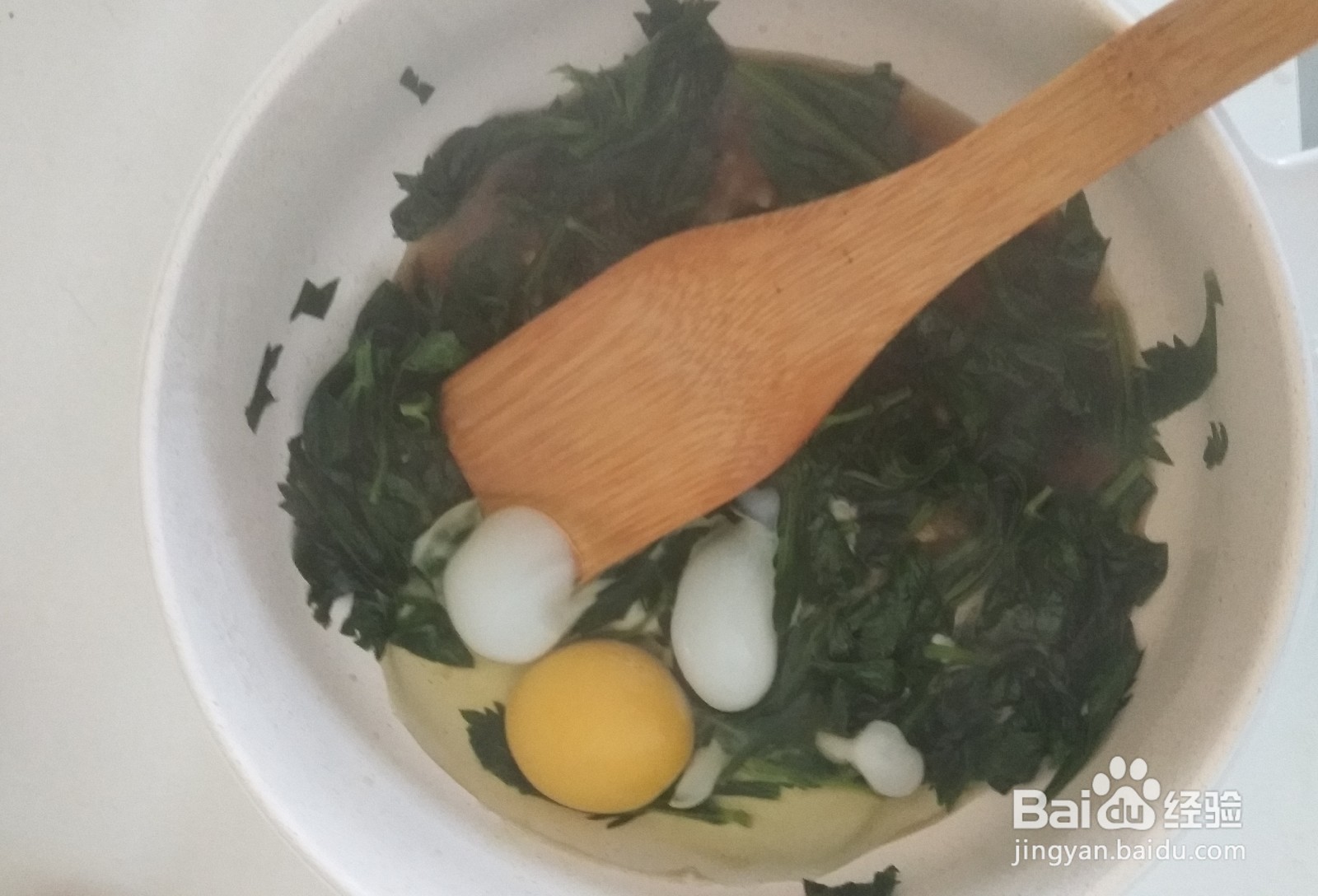 芹菜叶炒鸡蛋怎么做？