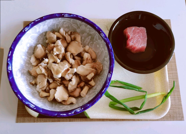 酱香菌菇炒肉片