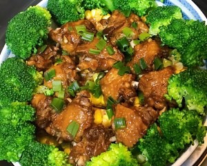 养生食补玉米蒸鸡翅的做法