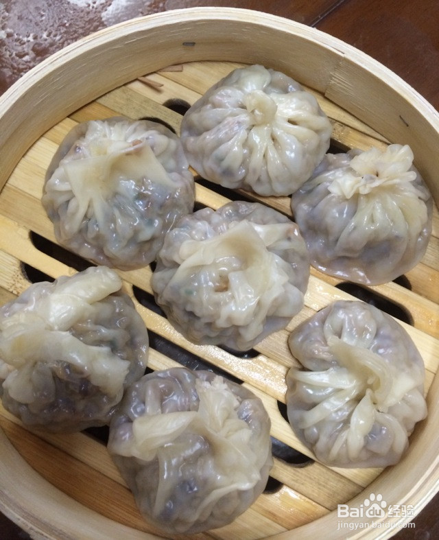 虾肉香菇灌汤包的做法