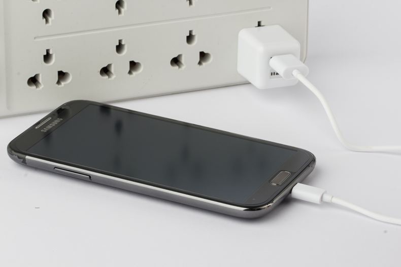 手机在充电的情况下才能使用.拔掉充电器就关机怎么回事