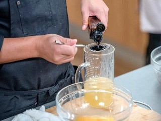 秋蟹琉璃蒸蛋怎么做？