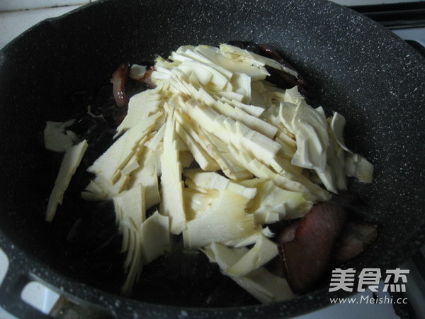 江南春季最经典的小炒--春笋香腊肉