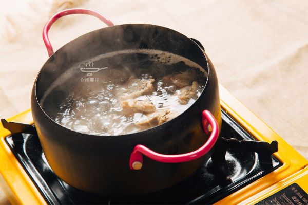 番茄土豆玉米脊骨汤