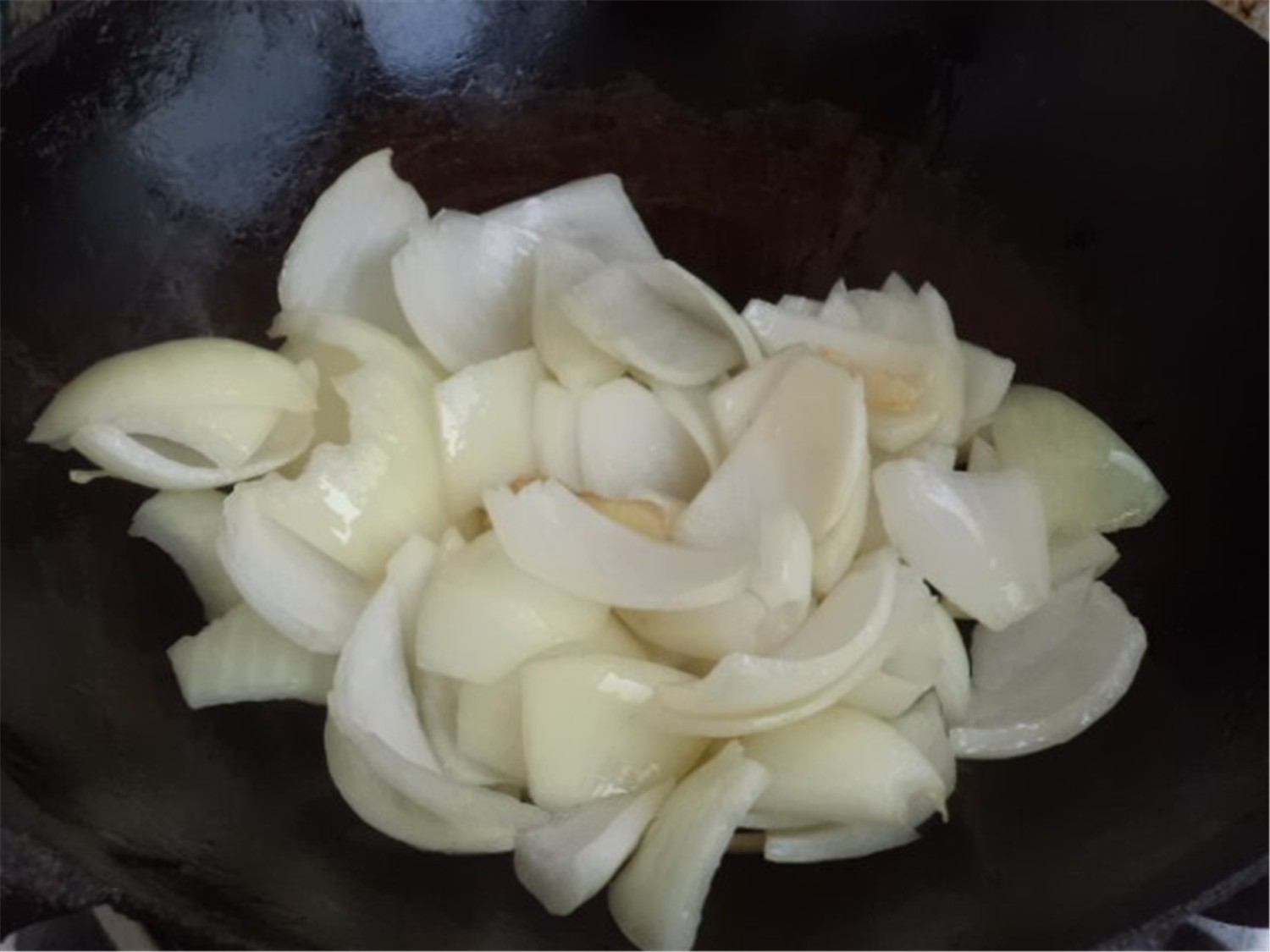 海参能和洋葱一起吃吗