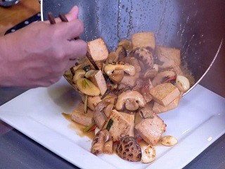 花菇焖豆腐怎么做