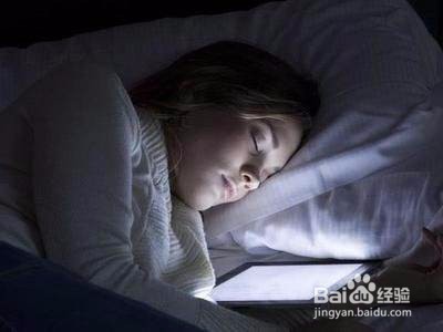 睡前玩手机有什么危害？需要注意哪些方面？