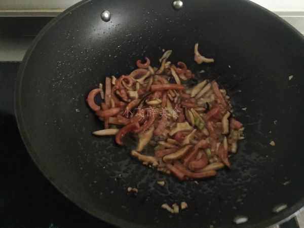 香肠香菇炒圆白菜