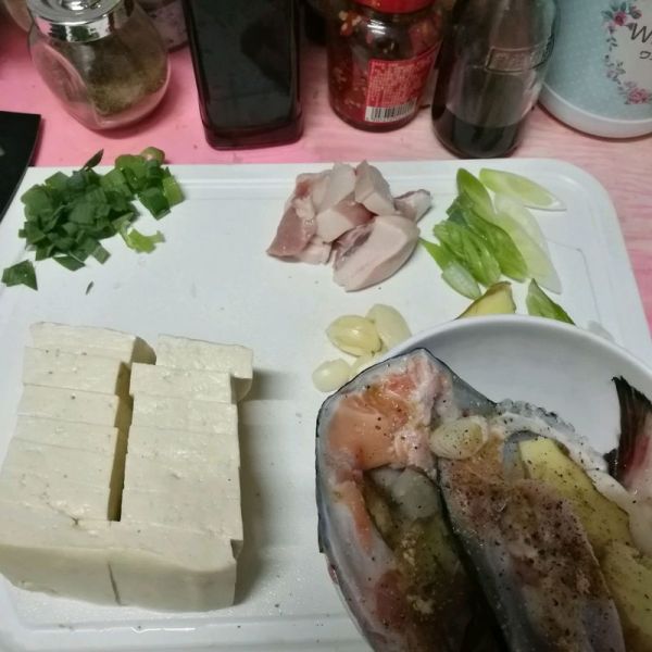 豆腐砂锅鱼头煲