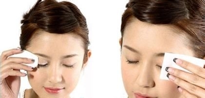 怎么卸眼妆，眼周肌肤卸妆诀窍