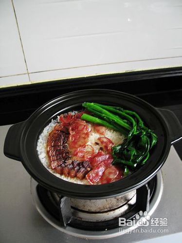 广式腊味煲仔饭