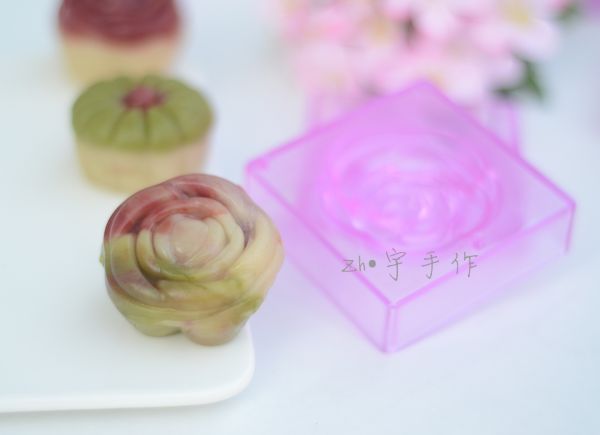 葡萄汁奶黄冰皮月饼