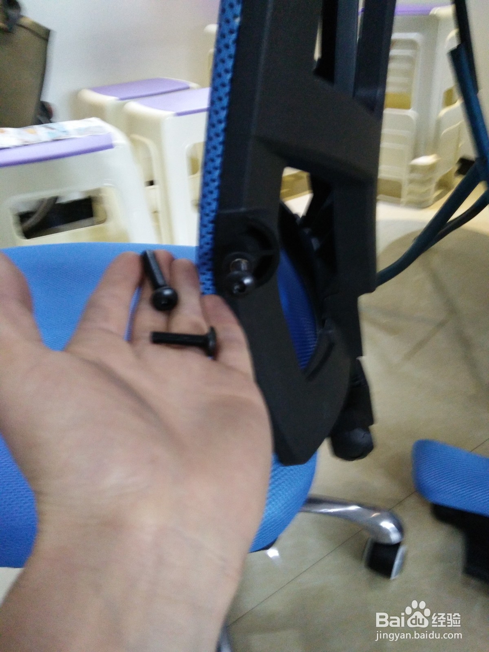 如何安装便携式电脑椅子