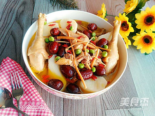 药材炖土鸡汤