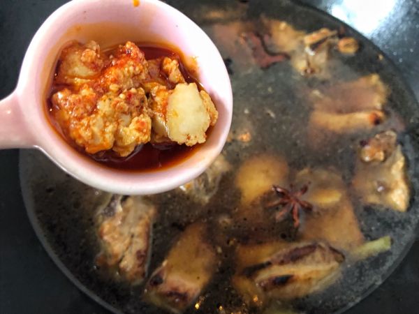 红烧土豆胡萝卜炖排骨