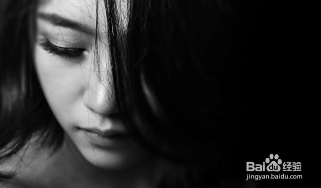 如何拍摄纯色背景的美女人像照？