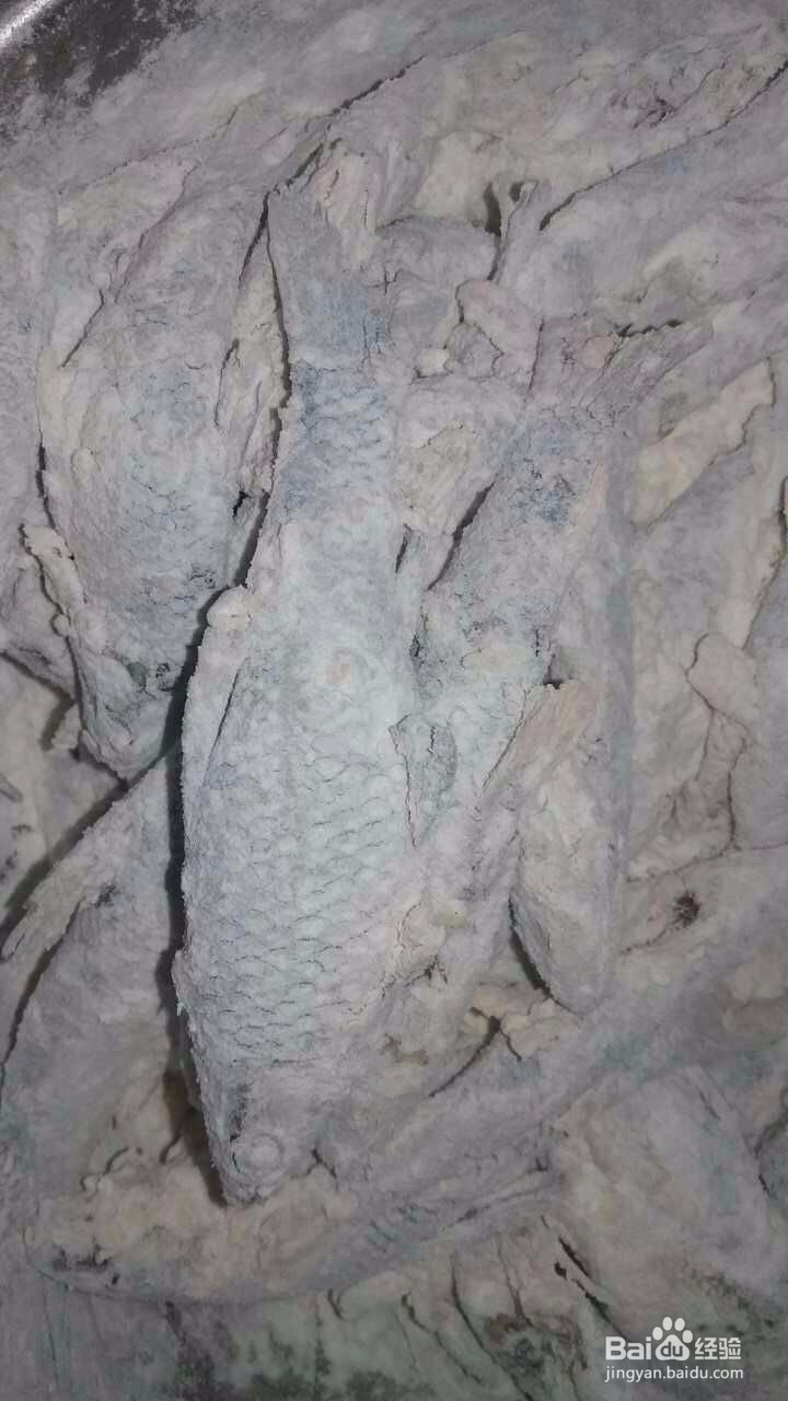 农家油炸小草鱼,油炸小焦鱼的方法