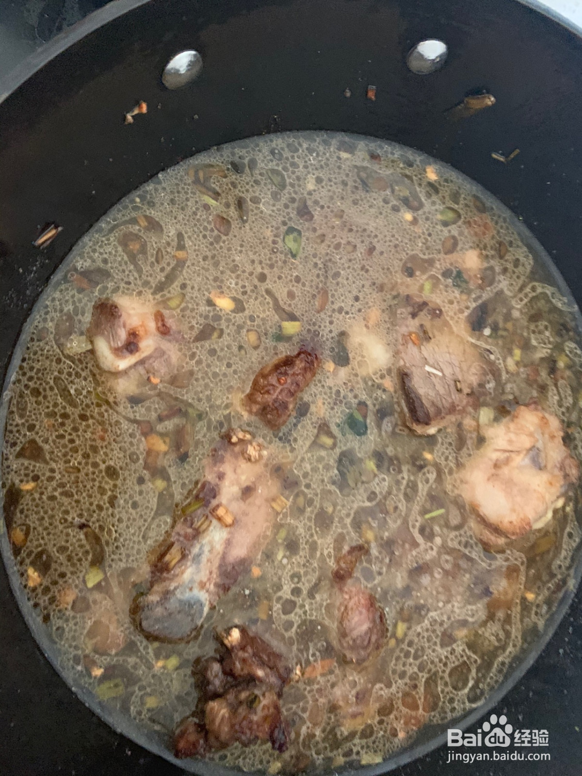 猪骨头烩酸菜的做法