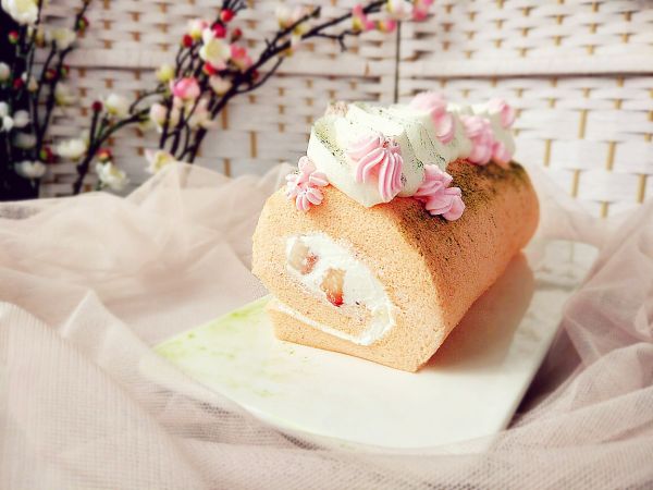 樱花草莓蛋糕卷