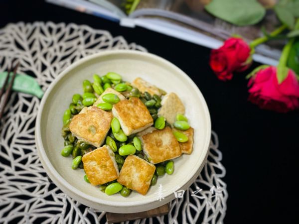 家常小菜臭豆腐烧毛豆