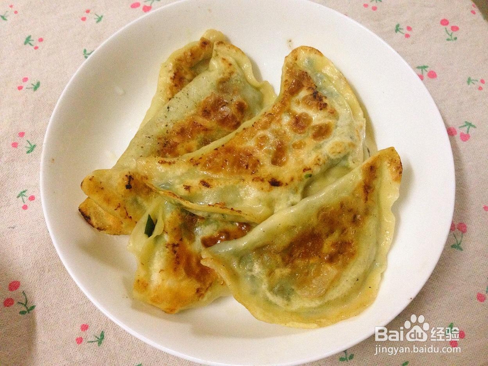 美味的韭菜鸡蛋虾皮盒子