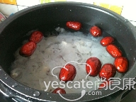滋阴润肺美肤祛斑抗衰美人必食红枣红豆银耳羹