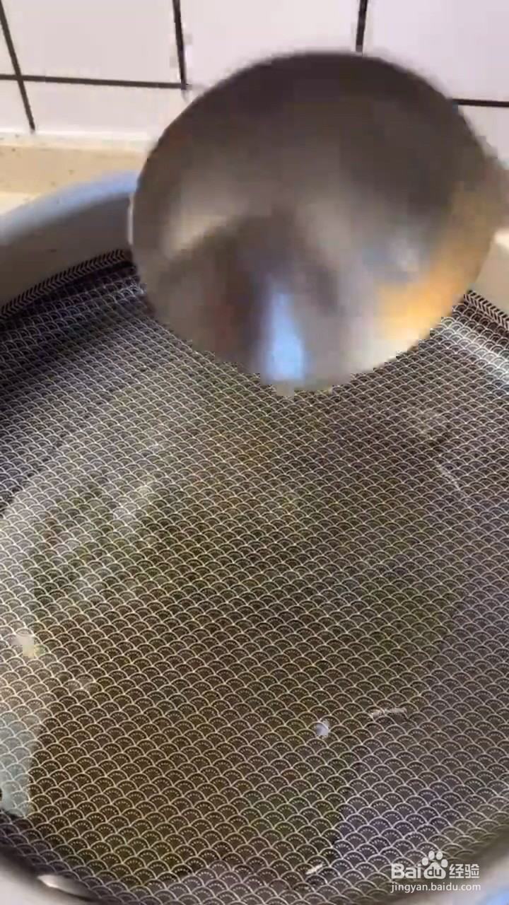 如何制作好吃又下饭的家庭版香辣肥肠