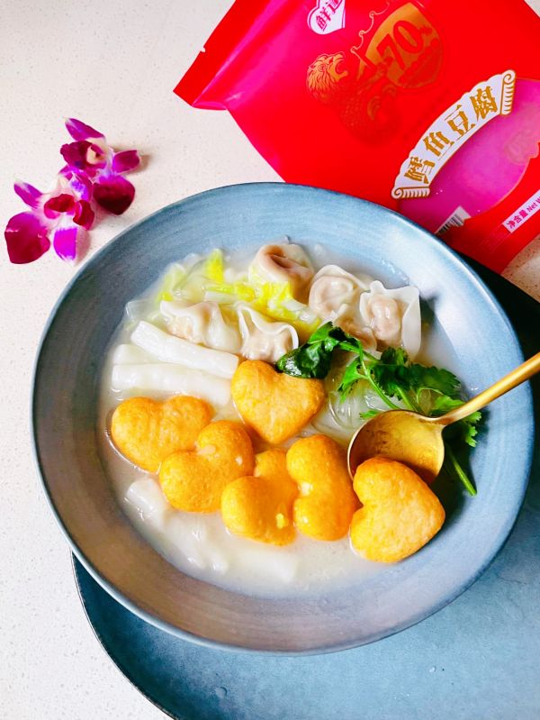 鳕鱼豆腐馄饨煲