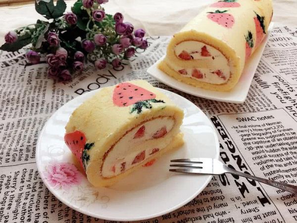 草莓奶油蛋糕卷