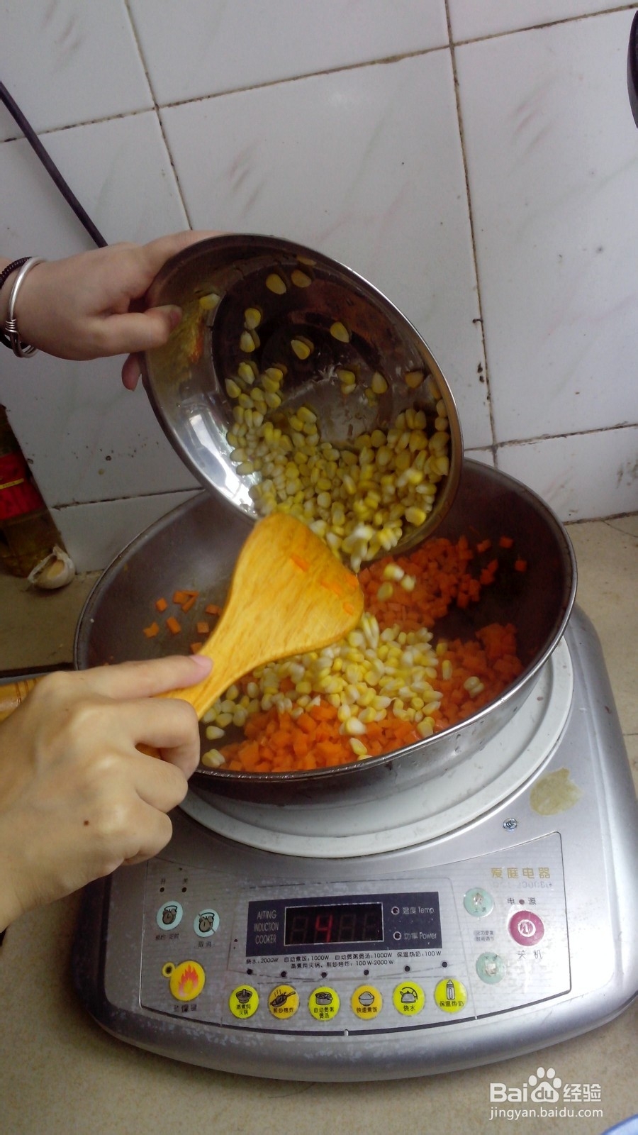 玉米粒、红萝卜炒火腿