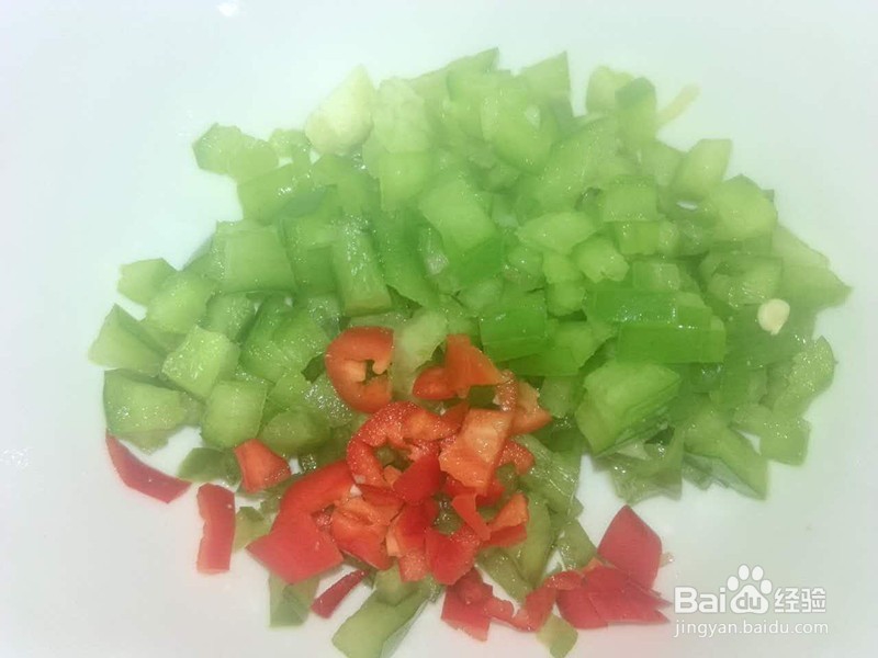 青椒肉丁豆腐的家庭做法