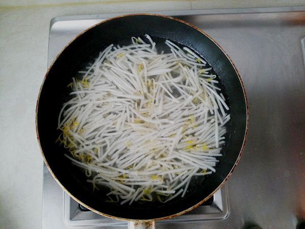 芽菜凉拌手撕鸡