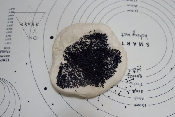 黑芝麻刀切馒头