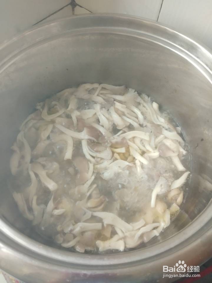 胡萝卜可以跟鸡肉蘑菇一起煲汤吗