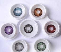 如何佩戴隐形眼镜