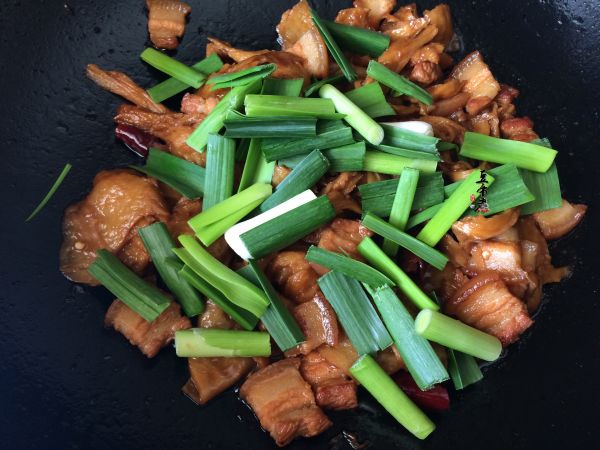 蒜苗面筋烧五花肉