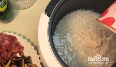 如何做腊肠焖饭？