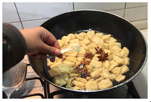 无锡最有名的特色小吃——卤汁豆腐干