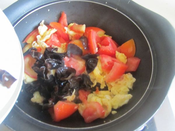 木耳番茄鸡蛋汤