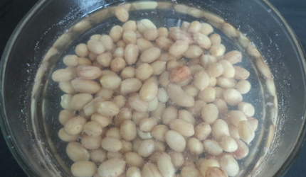 芹菜水煮花生米怎么做