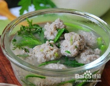 茼蒿面条鱼丸汤的做法