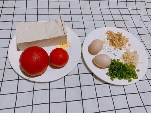 食补佳品西红柿鸡蛋豆腐汤的做法