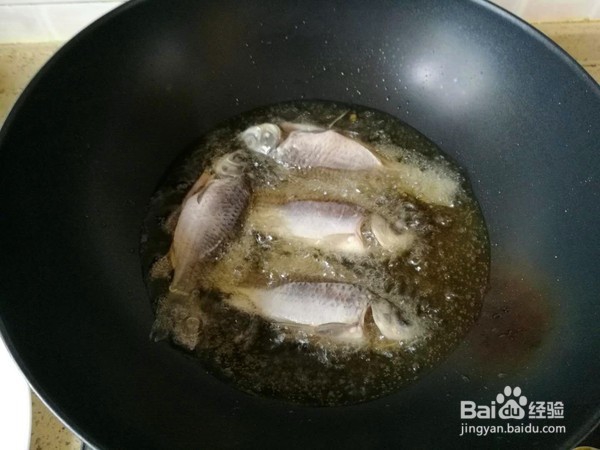 教你做香酥小鲫鱼