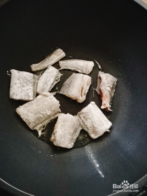 如何烹制红烧带鱼