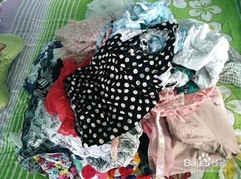 换季时如何整理孩子的衣柜，才不让它乱成一团。