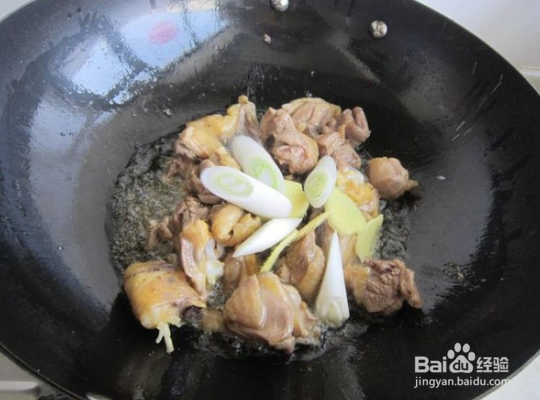 墨鱼干红烧三黄鸡的制作方法