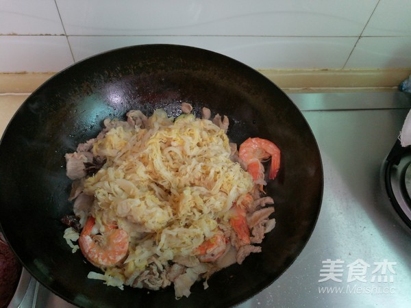 酸菜炖血肠的做法