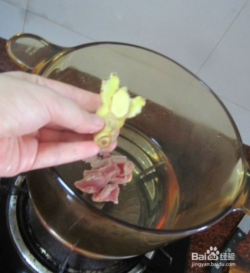 鸡肉煲鱼翅骨汤