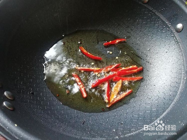 土豆新吃法:凉拌酸辣土豆丝