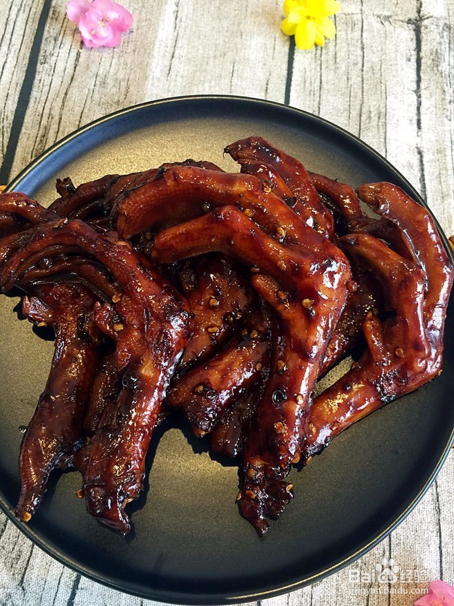 周黑鸭味的鸭爪家常做法